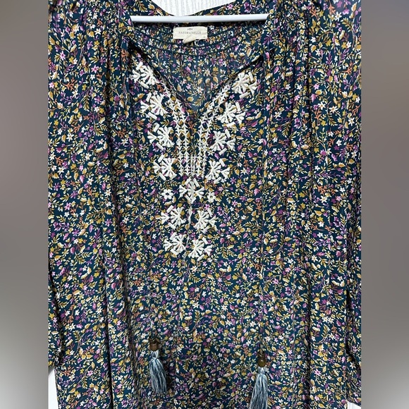 Floral Embroidered Women's Top - Picture 3 of 4